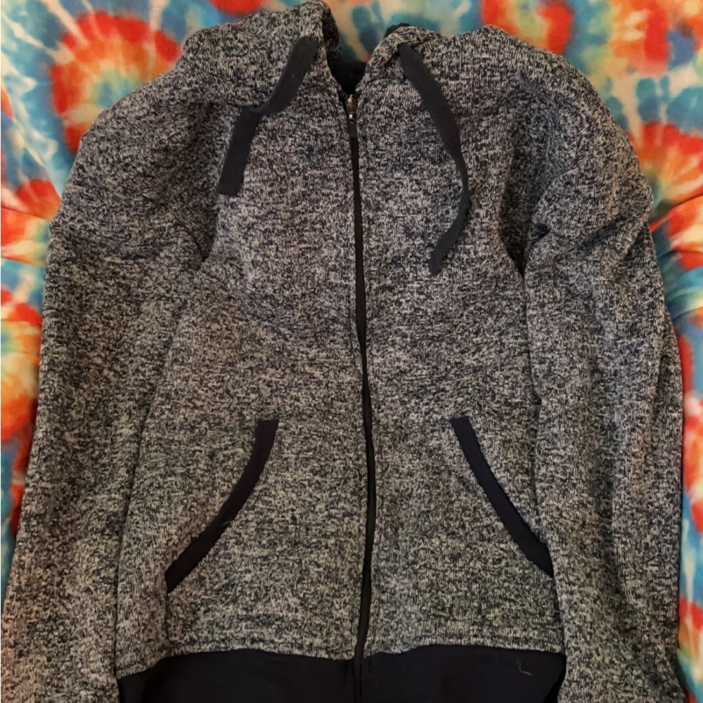 Men’s jacket size large doesn’t fit selling for $35